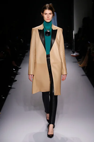 Look 19